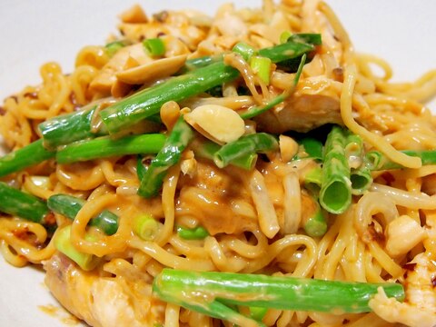 ささみとピーナッツバターのエスニック和え麺